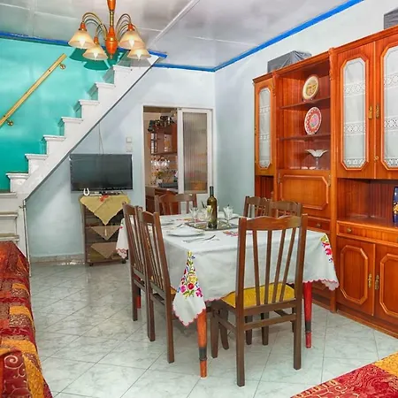 Eleni's House 펜션 *