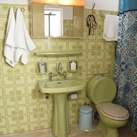 Eleni's House * Χλομός