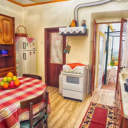 Eleni's House * Χλομός